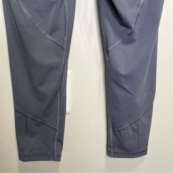 Victoria's Secret Sport Grey Capri Leggings Size Medium - Picture 7 of 8